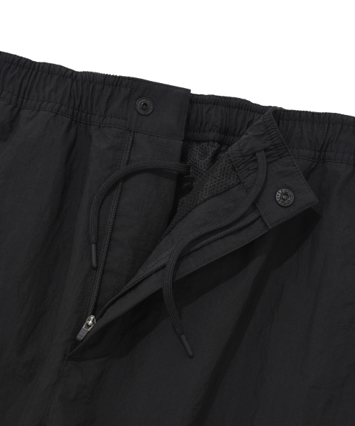 COVERNAT（カバーナット）の「トラックジョガーパンツブラック（スウェットパンツ・レディース・その他・LARGE/MEDIUM/SMALL/X-LARGE/X-SMALL/XX-LARGE）」の4枚目の写真