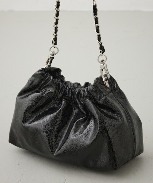 AZUL by moussy(アズールバイマウジー)の「メタルチェーンポシェットバッグ(ショルダーバッグ・レディース・ブラック/ブラウン系その他/シルバー/マジェンタ・FREE)」の2枚目の写真