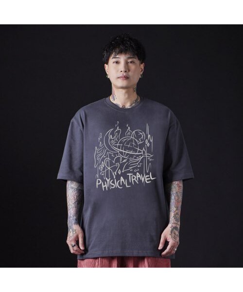 ASTRAL PROJECTION（アストラルプロジェクション）の「[オーバーサイズ]フィジカルトラベル13番手綿ラウンドネック半袖Tシャツ_チャコール（Tシャツ/カットソー・メンズ・その他・MEDIUM/LARGE/X-LARGE/XX-LARGE）」の2枚目の写真