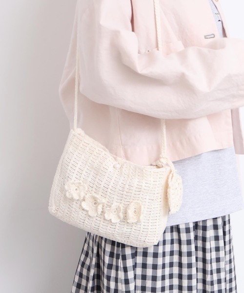 l'atelier du savon(アトリエドサボン)の「●handcraft かぎ針編みのようなミニバッグ(ショルダーバッグ・レディース・オフホワイト/ブラック/レッド・FREE)」の11枚目の写真