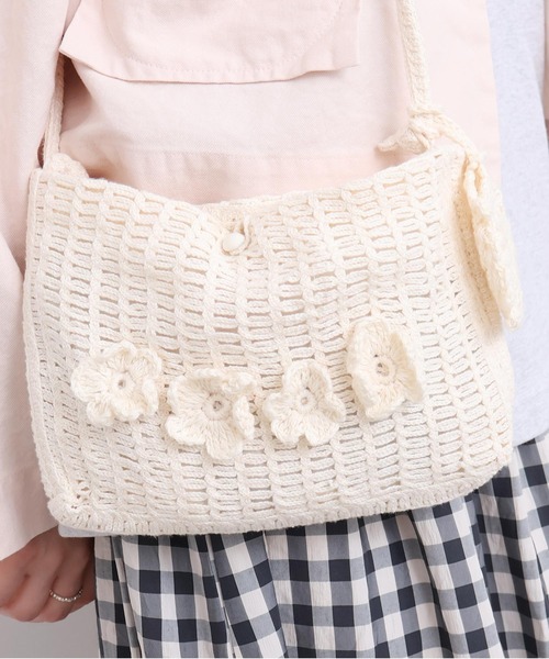 l'atelier du savon(アトリエドサボン)の「●handcraft かぎ針編みのようなミニバッグ(ショルダーバッグ・レディース・オフホワイト/ブラック/レッド・FREE)」の6枚目の写真