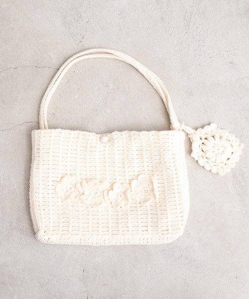 l'atelier du savon(アトリエドサボン)の「●handcraft かぎ針編みのようなミニバッグ(ショルダーバッグ・レディース・オフホワイト/ブラック/レッド・FREE)」の5枚目の写真