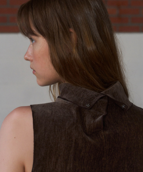 ANDNEEDS(アンドニーズ)の「Velour high-neck sleeveless (brown)(ベスト・レディース・その他・FREE)」の4枚目の写真
