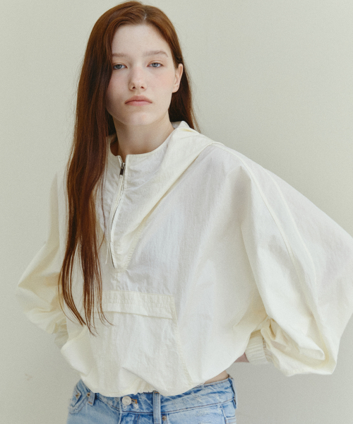 ILOIL(イロイル)の「BALLOON CROPPED WINDBREAKER_CREAM(ナイロンジャケット・レディース・その他・FREE)」の1枚目の写真