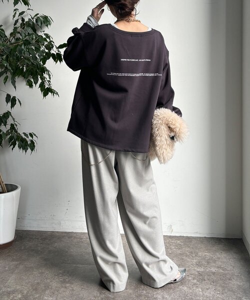 DouDou(ドゥドゥ)の「前後ロゴプリント裏起毛プルオーバー(Tシャツ/カットソー・レディース・グレイッシュベージュ/ブラウン/チャコールグレー・FREE)」の8枚目の写真