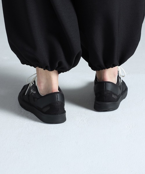 Y-3(ワイスリー)の「Y-3 ADIZERO RC6(スニーカー・メンズ・ブラック×ホワイト・23.5cm/24.0cm/24.5cm/25.5cm/26.0cm/26.5cm/27.0cm/27.5cm/28.0cm/28.5cm/22.5cm/23.0cm/25.0cm/29.0cm/29.5cm/22.0cm/30.0cm)」の2枚目の写真