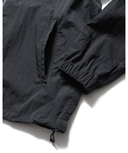 F.C.Real Bristol(エフシーレアルブリストル)の「BIG LOGO NYLON STAND COLLAR BLOUSON(ナイロンジャケット・メンズ・ブルー/オフホワイト/レッド/ブラック・MEDIUM/LARGE/SMALL/X-LARGE/XX-LARGE)」の8枚目の写真