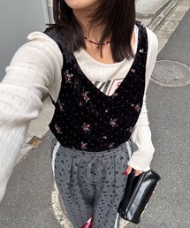 キャミソール（ブラック/黒色系・花柄・ボタニカル柄）ファッション