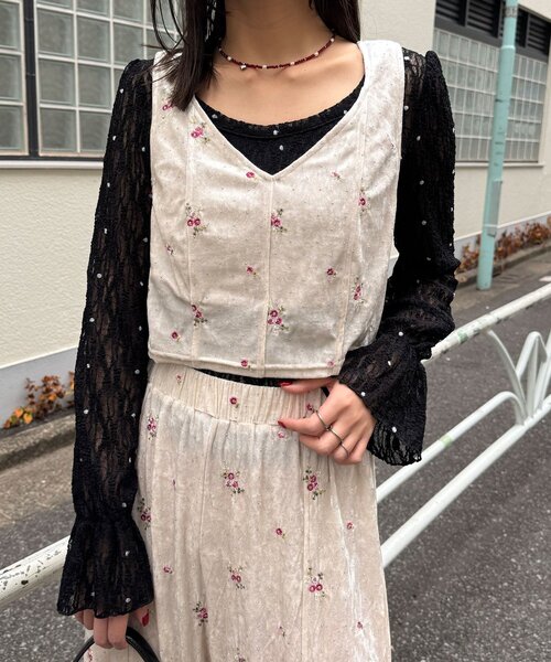 CIAOPANIC（チャオパニック）の「ラインストーンフラワー刺繡ビスチェ（キャミソール・レディース・パープル/アイボリー/ブラック・ONE SIZE）」の4枚目の写真