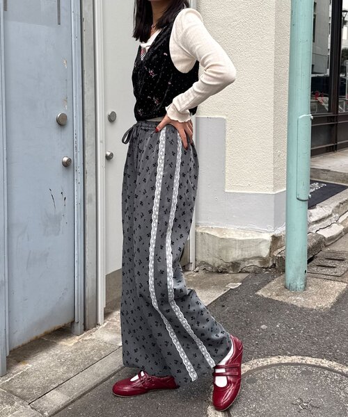 CIAOPANIC（チャオパニック）の「ラインストーンフラワー刺繡ビスチェ（キャミソール・レディース・パープル/アイボリー/ブラック・ONE SIZE）」の16枚目の写真