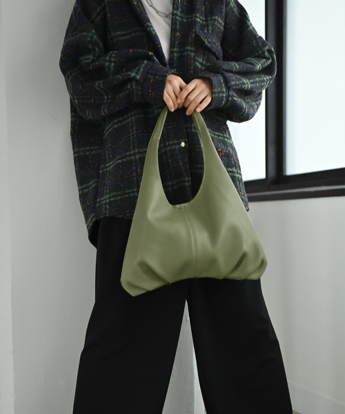 STYLE DELI(スタイルデリ)の「【BLK001】ハンドルトートバッグ/ポーチ付き(トートバッグ・レディース・グレー/ブラック/グリーン・FREE)」の3枚目の写真