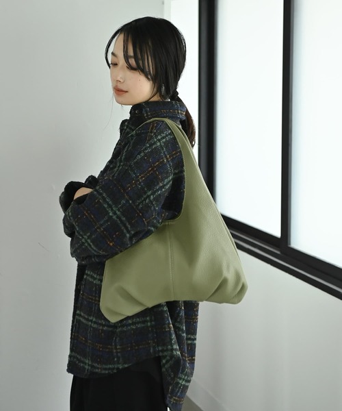 STYLE DELI(スタイルデリ)の「【BLK001】ハンドルトートバッグ/ポーチ付き(トートバッグ・レディース・グレー/ブラック/グリーン・FREE)」の4枚目の写真