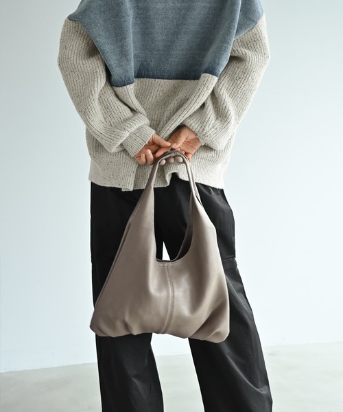 STYLE DELI(スタイルデリ)の「【BLK001】ハンドルトートバッグ/ポーチ付き(トートバッグ・レディース・グレー/ブラック/グリーン・FREE)」の5枚目の写真