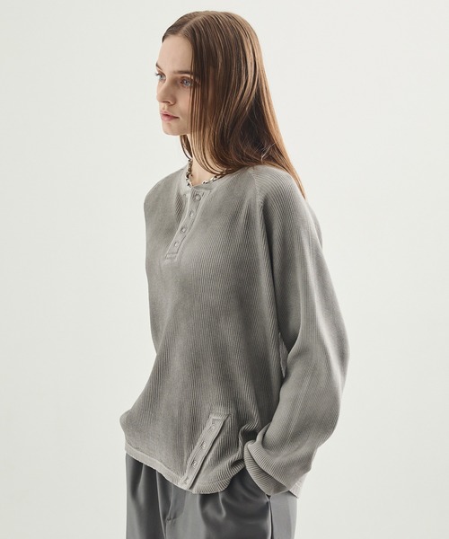 Spielio(シュピーリオ)の「【Spielio】Henley neck thermal cutsew / ヘンリーネックサーマルカットソー(Tシャツ/カットソー・メンズ・ブラック/グレー・L/M/S)」の4枚目の写真