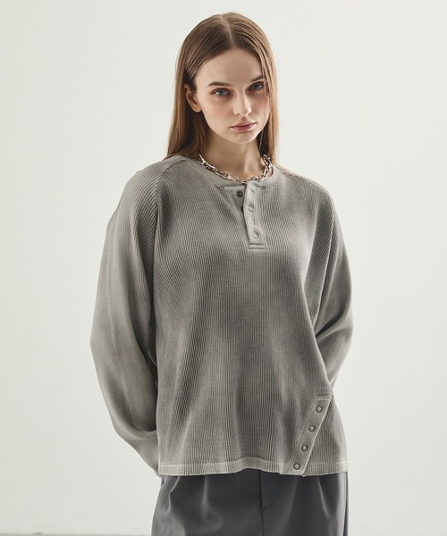 Spielio(シュピーリオ)の「【Spielio】Henley neck thermal cutsew / ヘンリーネックサーマルカットソー(Tシャツ/カットソー・メンズ・ブラック/グレー・L/M/S)」の6枚目の写真