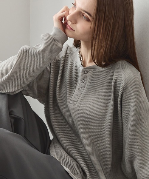 Spielio(シュピーリオ)の「【Spielio】Henley neck thermal cutsew / ヘンリーネックサーマルカットソー(Tシャツ/カットソー・メンズ・ブラック/グレー・L/M/S)」の18枚目の写真