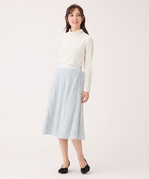 TO BE CHIC(トゥー ビー シック)の「フェザー刺しゅう スカート(スカート・レディース・グレー系その他/ブラック・40/42)」の5枚目の写真