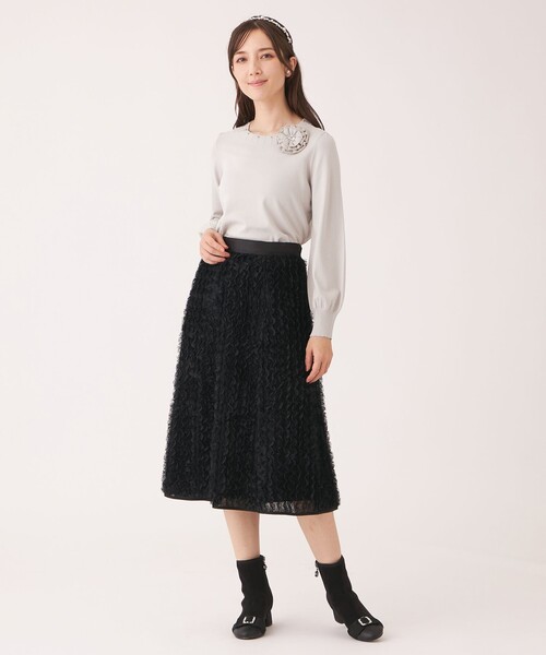 TO BE CHIC(トゥー ビー シック)の「フェザー刺しゅう スカート(スカート・レディース・グレー系その他/ブラック・40/42)」の9枚目の写真