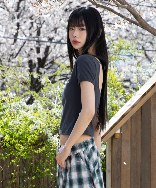 RuNaKi'Hu'(ルナキフ)の「WXT058 ルナキフ バックレス 半袖Tシャツ (チャコール)(Tシャツ/カットソー・レディース・その他・1/2)」の3枚目の写真