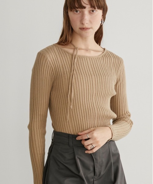 LOSCa(ロスカ)の「コードチョーカーリブニットトップス(ニット/セーター・レディース・ベージュ/ブラック/アイボリー/チャコールグレー・FREE)」の21枚目の写真