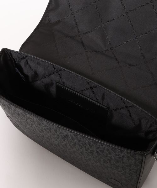 MICHAEL KORS(マイケルコース)の「HUDSON フラップ クロスボディ ウィズ ポーチ ミニ - MKシグネチャー(ショルダーバッグ・メンズ・ブラック・FREE)」の10枚目の写真