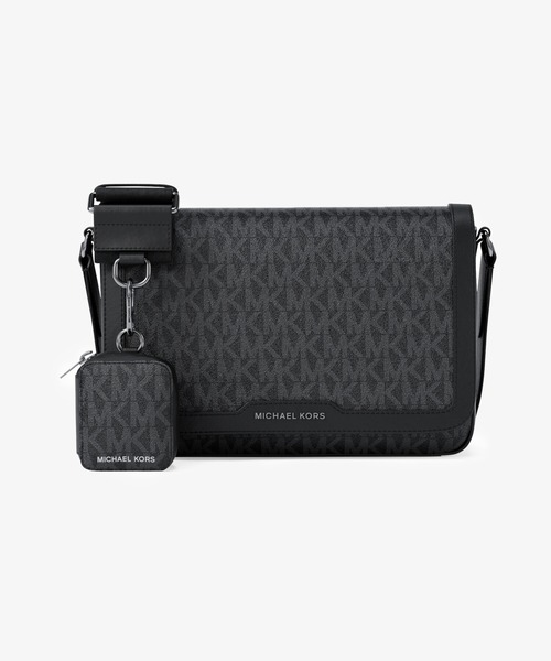 MICHAEL KORS(マイケルコース)の「HUDSON フラップ クロスボディ ウィズ ポーチ ミニ - MKシグネチャー(ショルダーバッグ・メンズ・ブラック・FREE)」の1枚目の写真