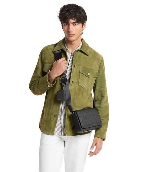 MICHAEL KORS(マイケルコース)の「HUDSON フラップ クロスボディ ウィズ ポーチ ミニ - MKシグネチャー(ショルダーバッグ・メンズ・ブラック・FREE)」の2枚目の写真