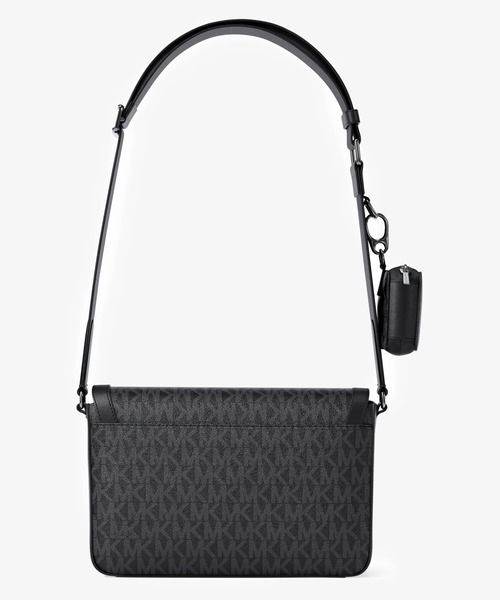 MICHAEL KORS(マイケルコース)の「HUDSON フラップ クロスボディ ウィズ ポーチ ミニ - MKシグネチャー(ショルダーバッグ・メンズ・ブラック・FREE)」の4枚目の写真
