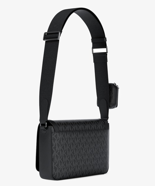 MICHAEL KORS(マイケルコース)の「HUDSON フラップ クロスボディ ウィズ ポーチ ミニ - MKシグネチャー(ショルダーバッグ・メンズ・ブラック・FREE)」の5枚目の写真