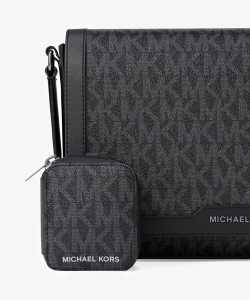 MICHAEL KORS(マイケルコース)の「HUDSON フラップ クロスボディ ウィズ ポーチ ミニ - MKシグネチャー(ショルダーバッグ・メンズ・ブラック・FREE)」の8枚目の写真