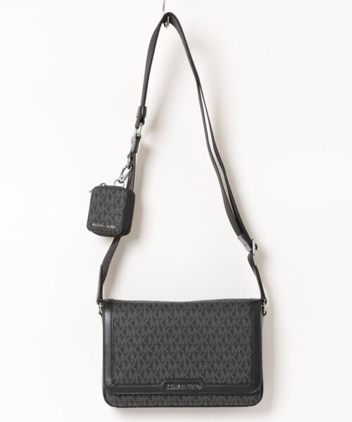 MICHAEL KORS(マイケルコース)の「HUDSON フラップ クロスボディ ウィズ ポーチ ミニ - MKシグネチャー(ショルダーバッグ・メンズ・ブラック・FREE)」の6枚目の写真