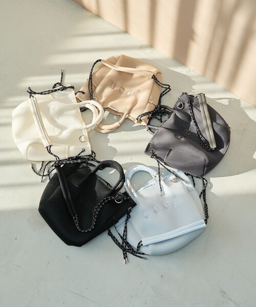 coen（コーエン）の「coen（コーエン）ロゴ刺繍 メッシュパフ2wayトートバッグ（Mサイズ）（ショルダーバッグ・レディース・ベージュ/ダークグレー/オフホワイト/ライトグレー/ブラック・FREE）」の6枚目の写真