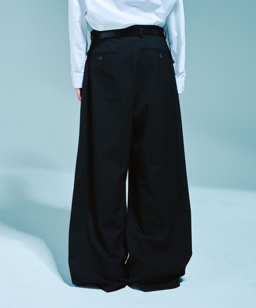 Camphor wood（カンファーウッド）の「1TUCK WIDE BAGGY STRIPE SLACKS / ワンタックワイドバギーストライプスラックス【セットアップ可能】（スラックス・メンズ・グレー/ブラック・SMALL/MEDIUM/LARGE）」の10枚目の写真