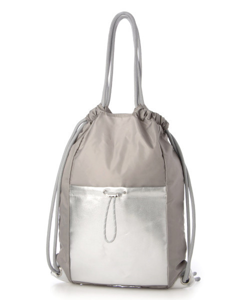 perche（ペルケ）の「ペルケ perche / ナイロン×牛革ドローコード2wayナップサック（バックパック/リュック・レディース・ライトグレー/ベージュ系その他/ブラック・FREE）」の2枚目の写真