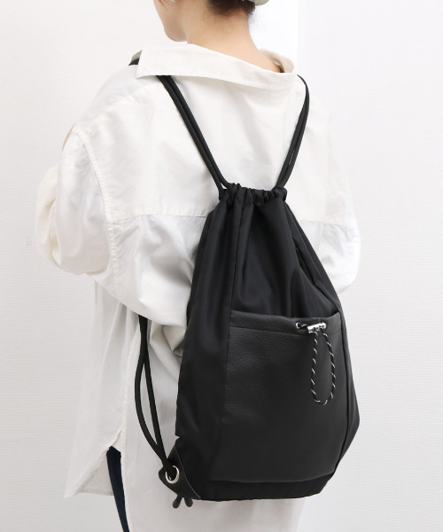 perche(ペルケ)の「ペルケ perche / ナイロン×牛革ドローコード2wayナップサック(バックパック/リュック・レディース・ライトグレー/ベージュ系その他/ブラック・FREE)」の2枚目の写真