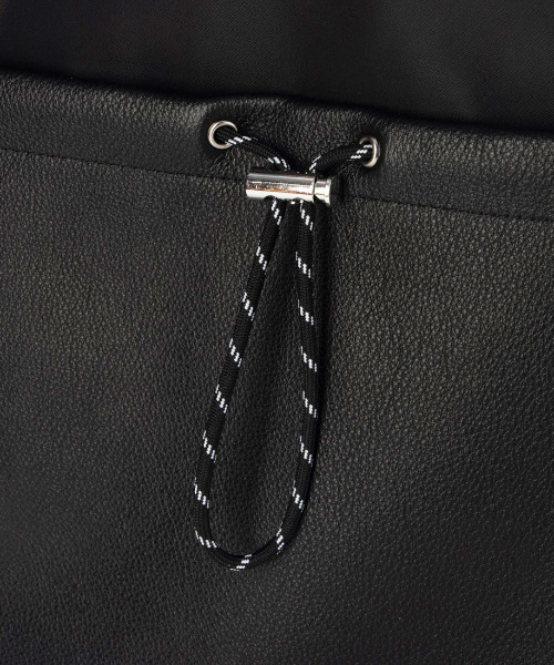 perche(ペルケ)の「ペルケ perche / ナイロン×牛革ドローコード2wayナップサック(バックパック/リュック・レディース・ライトグレー/ベージュ系その他/ブラック・FREE)」の8枚目の写真