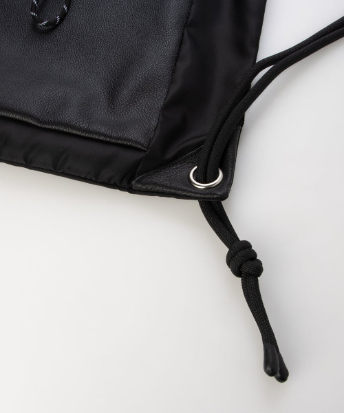 perche(ペルケ)の「ペルケ perche / ナイロン×牛革ドローコード2wayナップサック(バックパック/リュック・レディース・ライトグレー/ベージュ系その他/ブラック・FREE)」の10枚目の写真