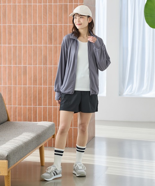 Honeys(ハニーズ)の「【ハニさら・アクティブウェア・速乾ドライ・抗菌防臭・UVカット】スタンド衿ラッシュガード(パーカー・レディース・ライトベージュ/ライトブルー/ブルーグレー/ブラック・S/M/LL/L)」の15枚目の写真