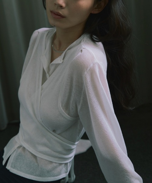 kiehtova（キエトヴァ）の「【kiehtova】LAYERED SHEER CROSS CARDIGAN/レイヤードシアークロスカーディガン KTWR60（カーディガン/ボレロ・レディース・ブラック/ホワイト/ブラウン・FREE）」の2枚目の写真