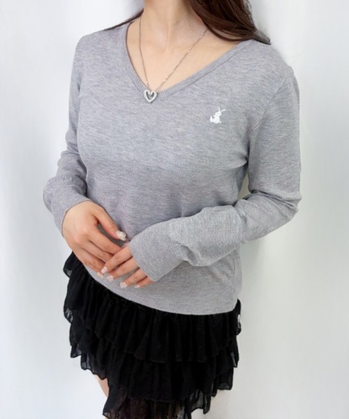 frunco(フランコ)の「【ZOZOTOWN限定】ワンポイント刺繍Vネックニット(ニット/セーター・レディース・ブラック/アイボリー/グレー/ブルー/ホワイト・FREE)」の4枚目の写真