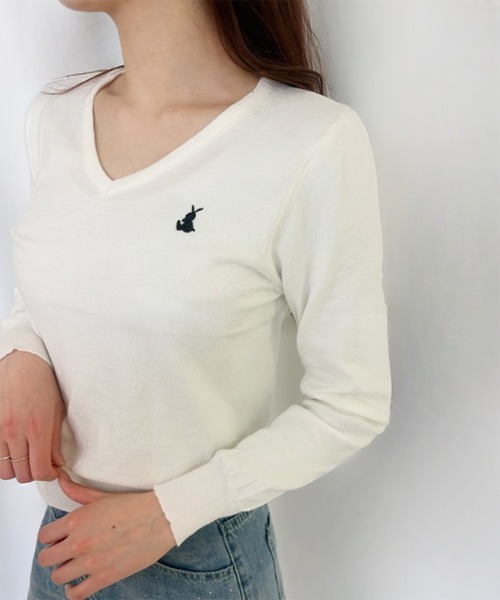 frunco(フランコ)の「【ZOZOTOWN限定】ワンポイント刺繍Vネックニット(ニット/セーター・レディース・ブラック/アイボリー/グレー/ブルー/ホワイト・FREE)」の2枚目の写真