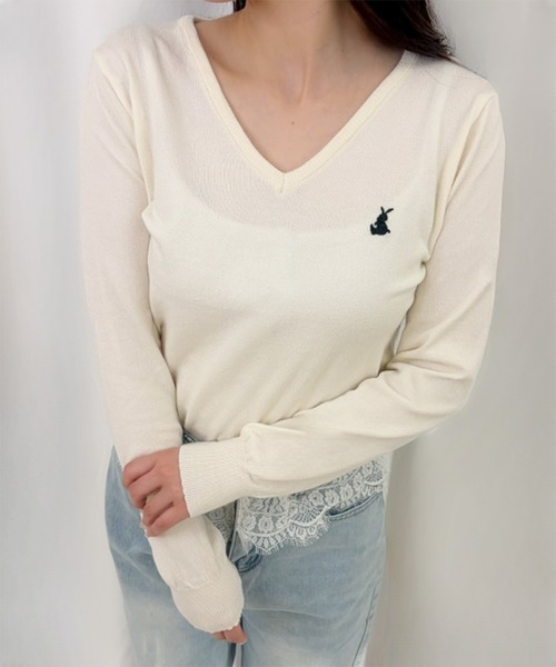 frunco(フランコ)の「【ZOZOTOWN限定】ワンポイント刺繍Vネックニット(ニット/セーター・レディース・ブラック/アイボリー/グレー/ブルー/ホワイト・FREE)」の9枚目の写真