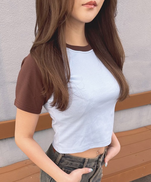 ADDITION STORE（アディションストア）の「＼配色のカラーがカワイイ♪／クロップド ラグランスリーブ T / チビT（Tシャツ/カットソー・レディース・ブラック×ホワイト/ブラウン/ブラック×ピンク/グレー×ピンク・SMALL/MEDIUM/LARGE）」の4枚目の写真