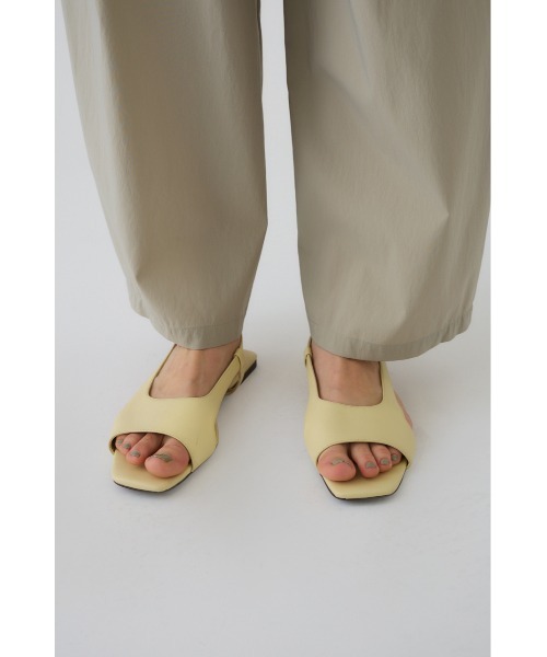 RIM.ARK(リムアーク)の「Minimal leather sandal ミニマル レザー サンダル(サンダル・レディース・ブラック/ライトイエロー/グリーン・39/38/37/36)」の13枚目の写真