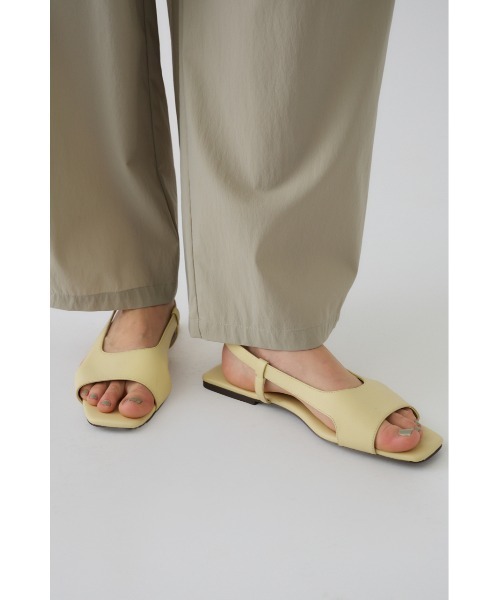RIM.ARK(リムアーク)の「Minimal leather sandal ミニマル レザー サンダル(サンダル・レディース・ブラック/ライトイエロー/グリーン・39/38/37/36)」の14枚目の写真