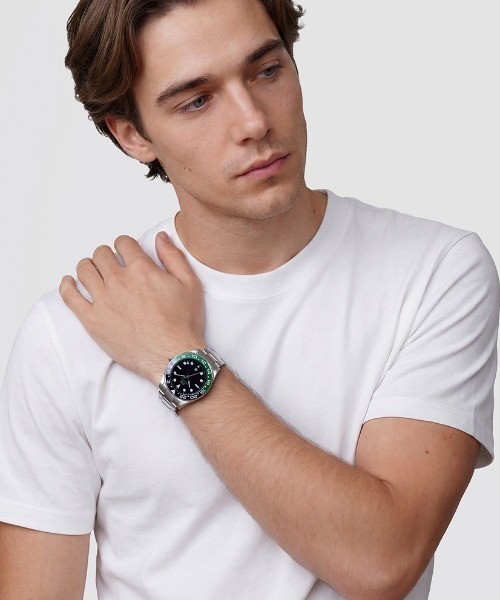 Daniel Wellington(ダニエルウェリントン)の「Iconic GMT Link Black 40MM メイズ腕時計 シルバー(アナログ腕時計・メンズ・グリーン/ブラック・40mm)」の15枚目の写真