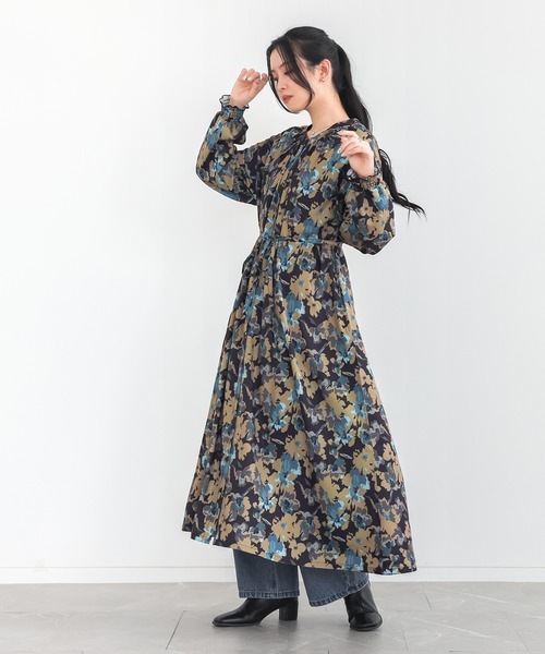 n'OrLABEL(ノアールレーベル)の「花柄シャーリングギャザーワンピース(ワンピース・レディース・ブラック/ブルー・FREE)」の2枚目の写真