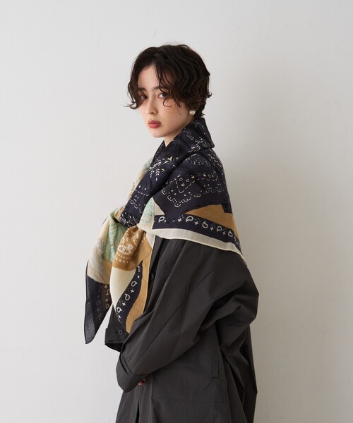 Rouge vif(ルージュヴィフ)の「【manipuri/マニプリ】フラグメントバンダナ コットンシルクストール 120×120 インド製(ストール/ショール・レディース・ブラック・フリー)」の4枚目の写真