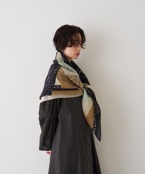 Rouge vif(ルージュヴィフ)の「【manipuri/マニプリ】フラグメントバンダナ コットンシルクストール 120×120 インド製(ストール/ショール・レディース・ブラック・フリー)」の5枚目の写真