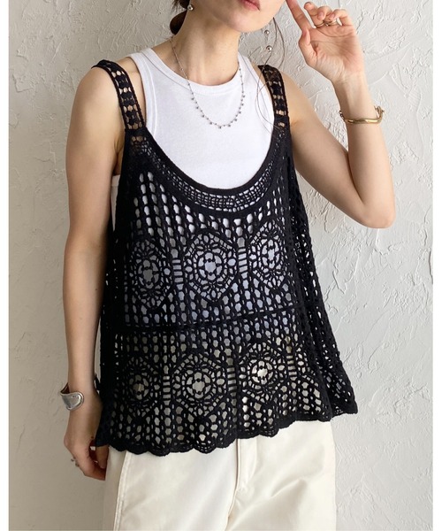 She's Closet(シーズクローゼット)の「深vネック かぎ編み ビスチェ クロシェベスト(ベスト・レディース・ブラック/アイボリー・FREE)」の6枚目の写真